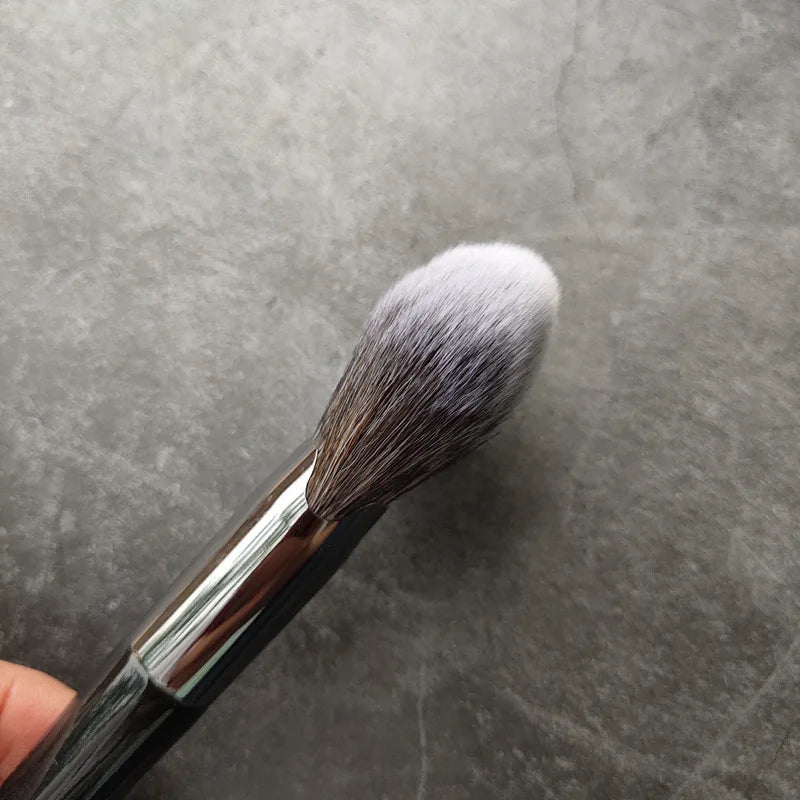LOYBJ Fan-Shaped Face Contour Brush