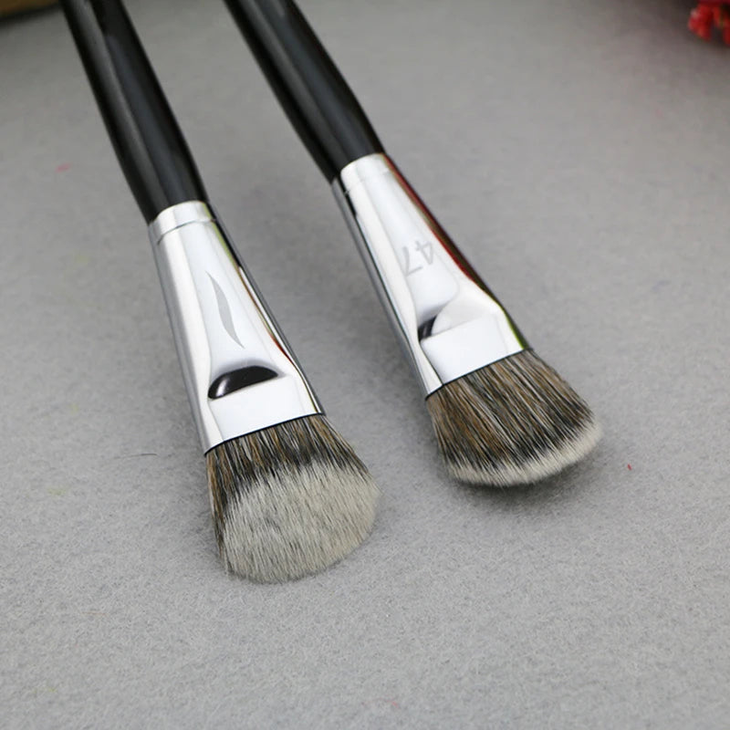 LOYBJ Foundation Brush 47