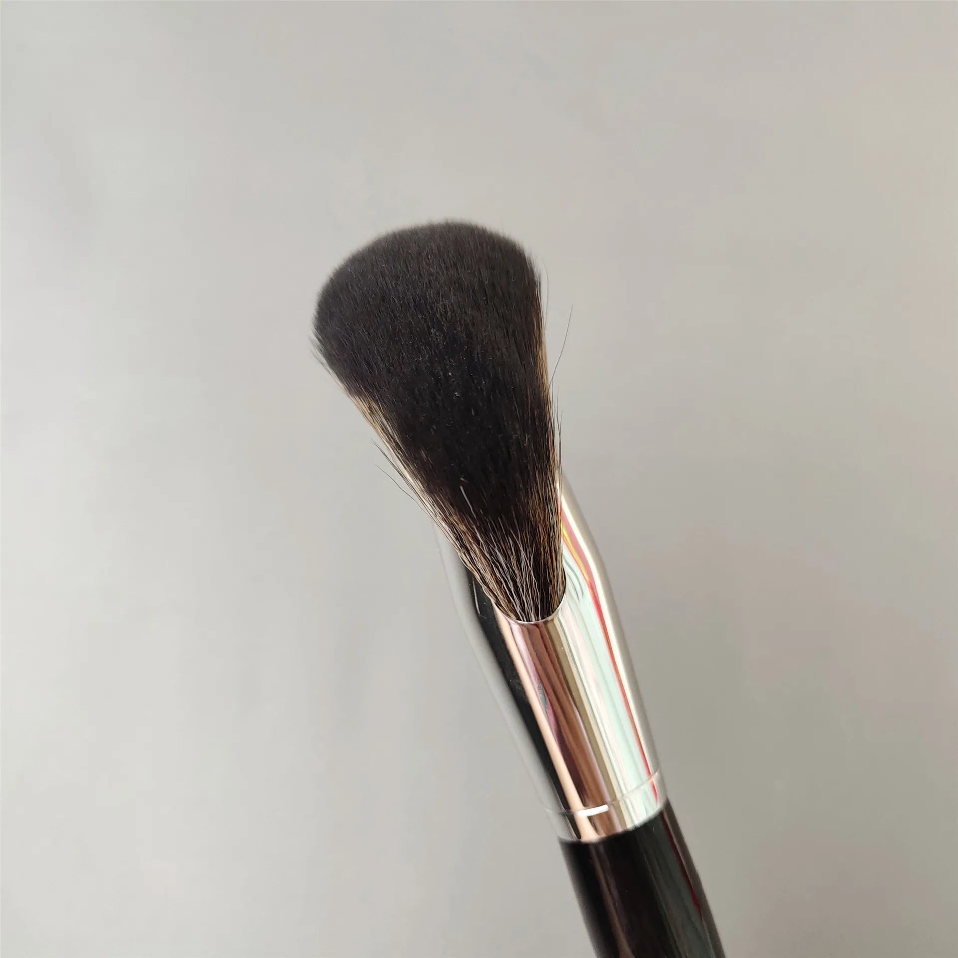 LOYBJ Fan-Shaped Face Contour Brush