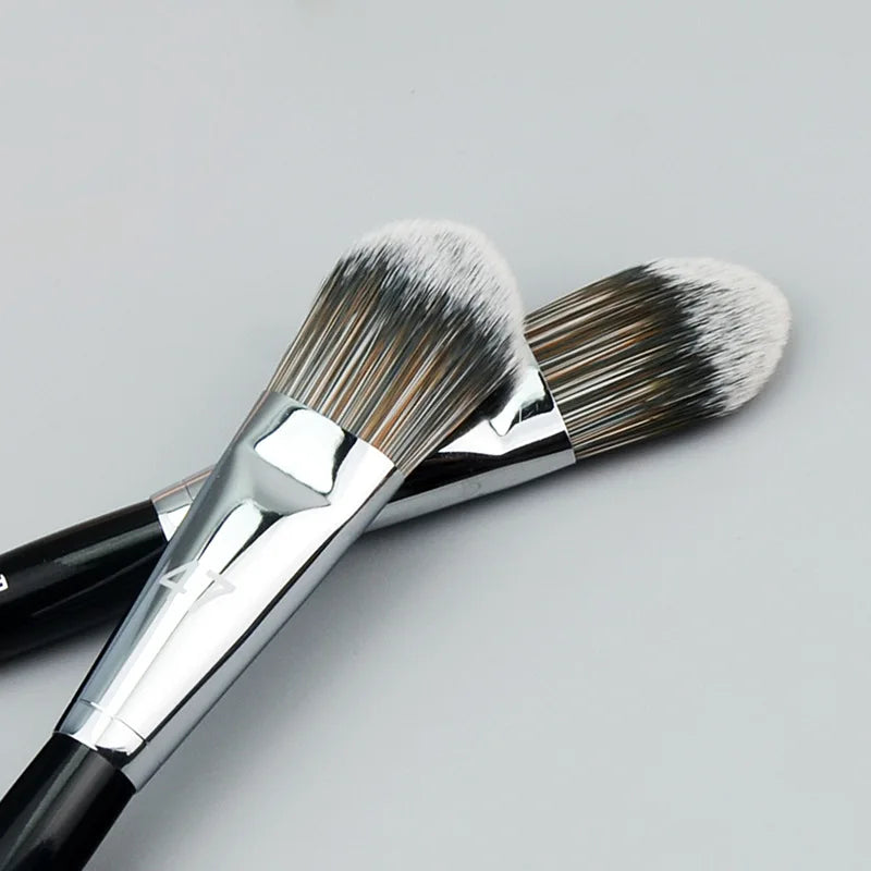 LOYBJ Foundation Brush 47