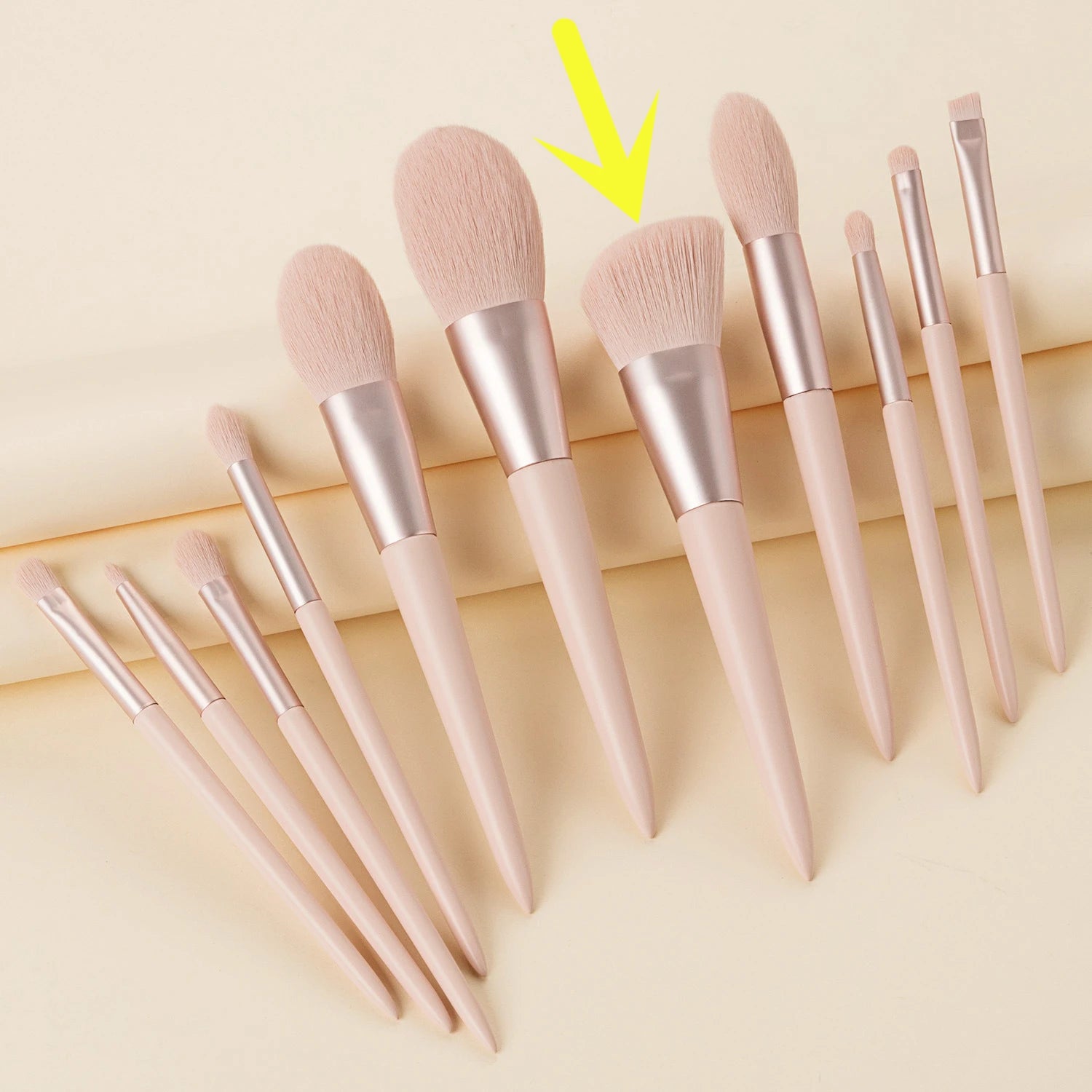 LOYBJ Fan-Shaped Face Contour Brush