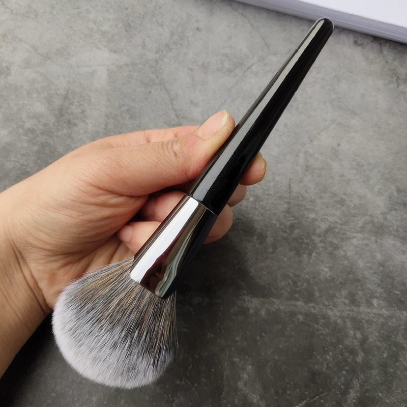 LOYBJ Fan-Shaped Face Contour Brush