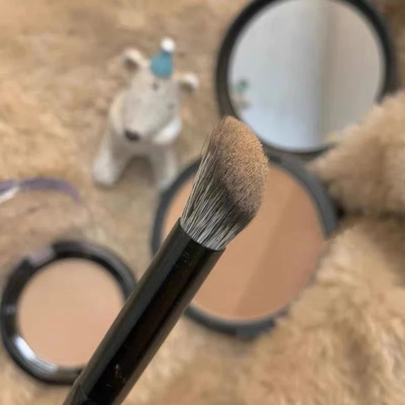 LOYBJ Angled Nose Shadow Brush