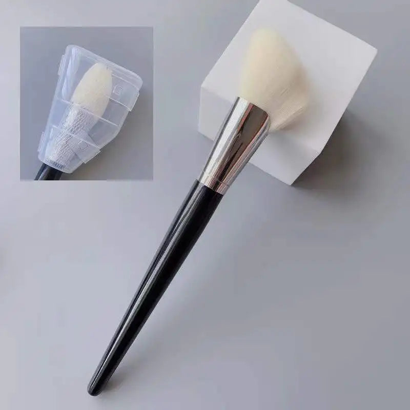 LOYBJ Fan-Shaped Face Contour Brush
