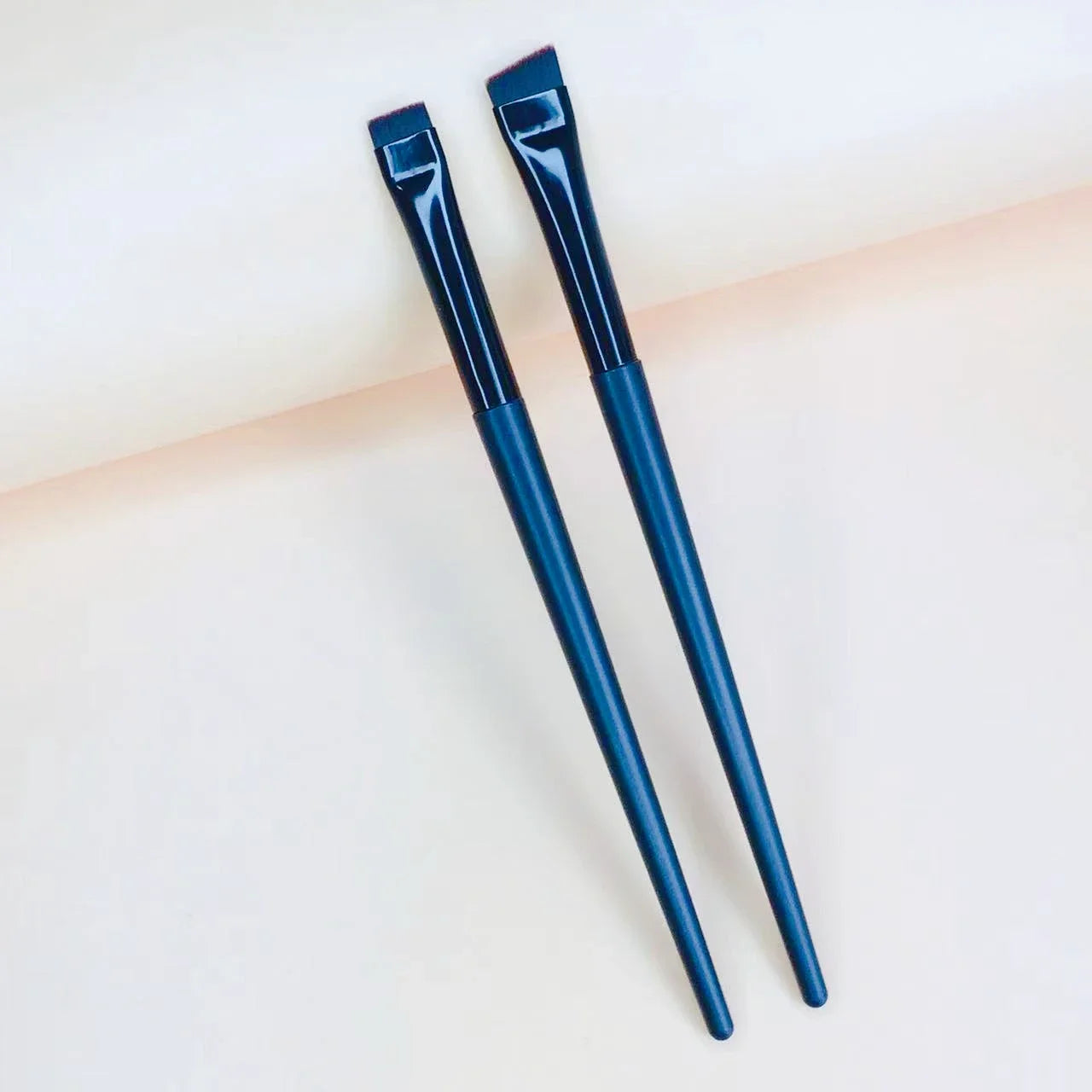 LOYBJ Super Fine Angled Eyebrow & Eyeliner Brush