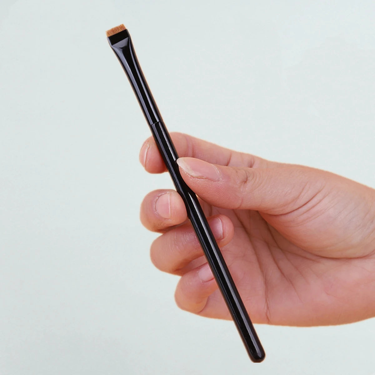 LOYBJ Angled Eyebrow & Fine Eyeliner Brush