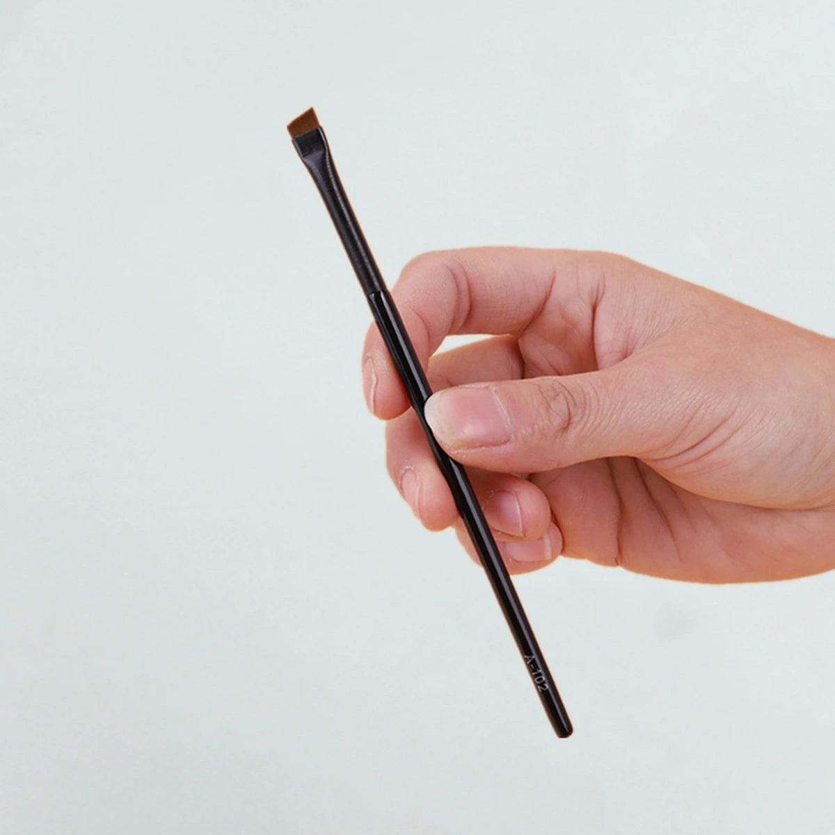 LOYBJ Angled Eyebrow & Fine Eyeliner Brush