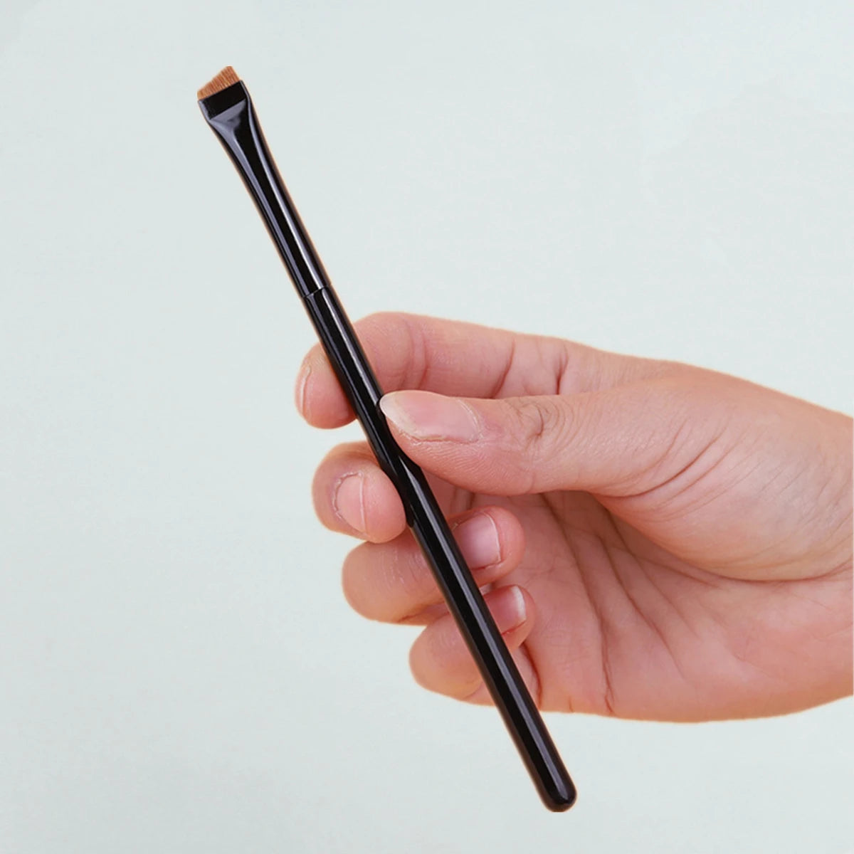 LOYBJ Angled Eyebrow & Fine Eyeliner Brush