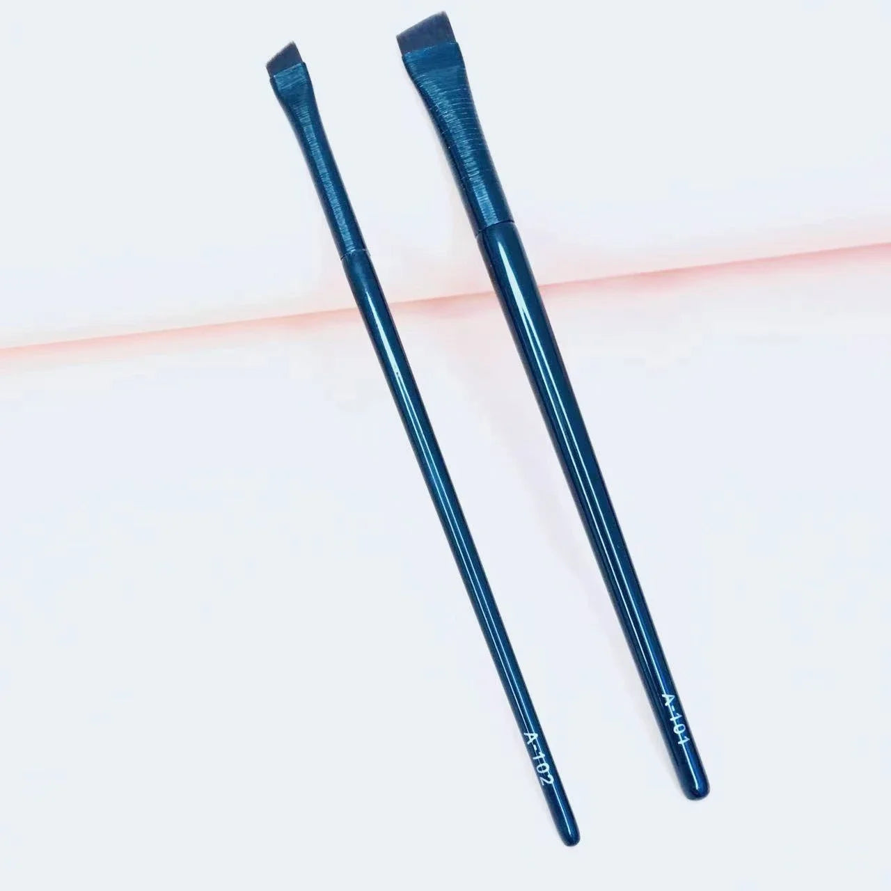 LOYBJ Super Fine Angled Eyebrow & Eyeliner Brush