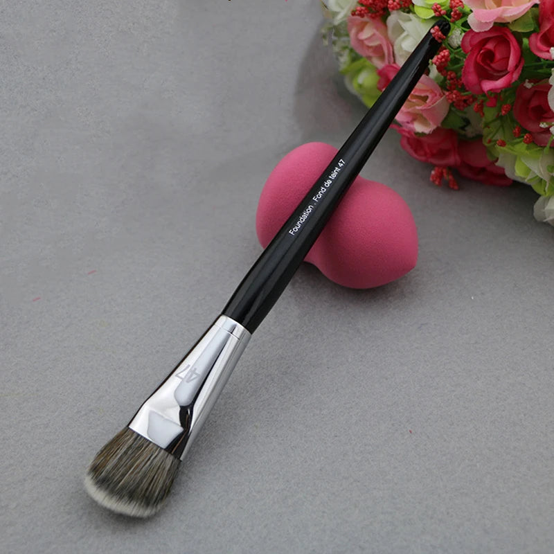 LOYBJ Foundation Brush 47
