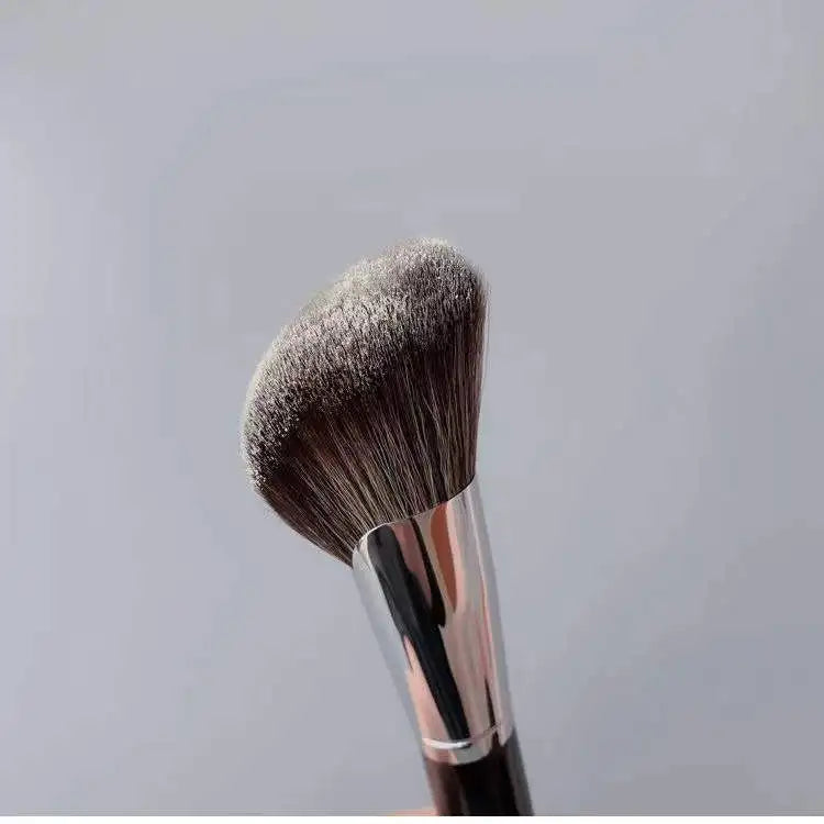 LOYBJ Fan-Shaped Face Contour Brush