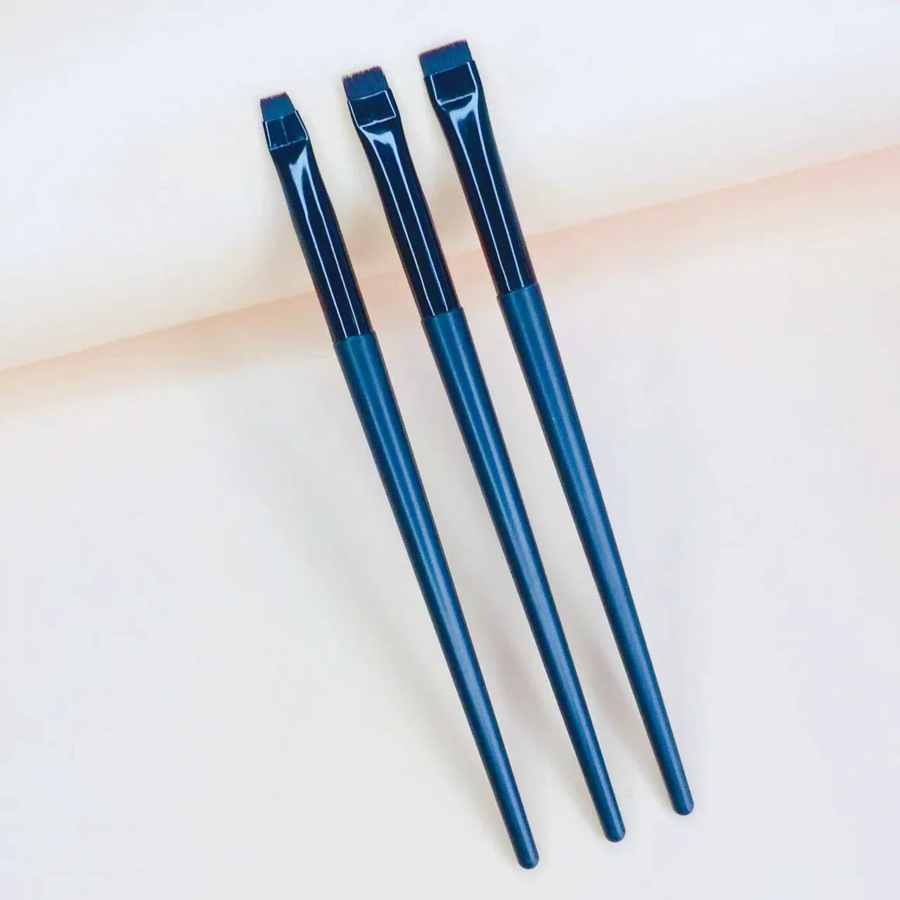 LOYBJ Super Fine Angled Eyebrow & Eyeliner Brush