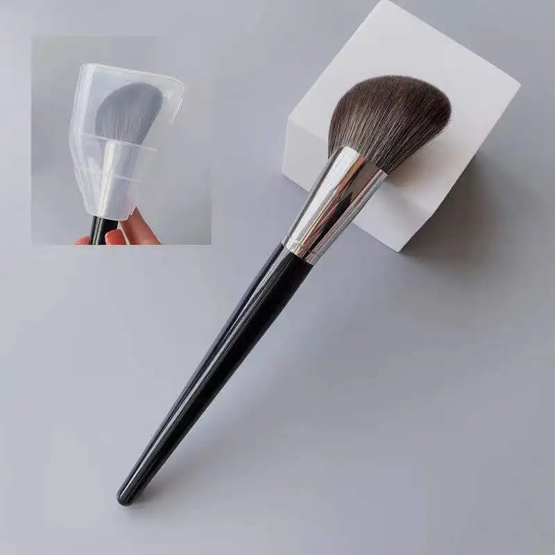 LOYBJ Fan-Shaped Face Contour Brush