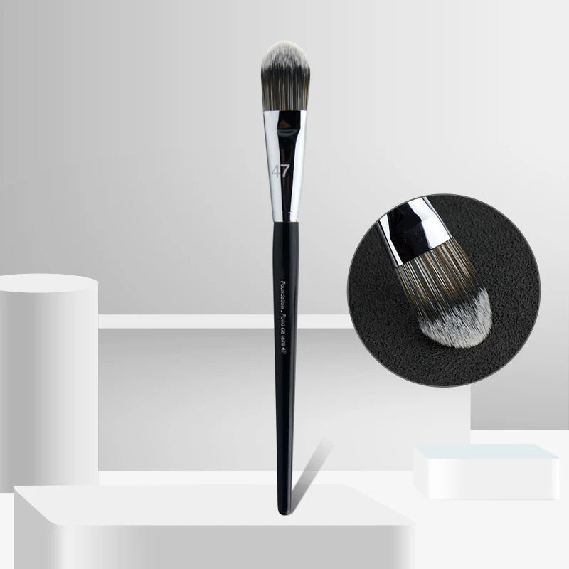 LOYBJ Foundation Brush 47