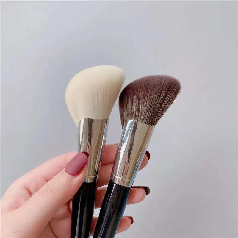 LOYBJ Fan-Shaped Face Contour Brush