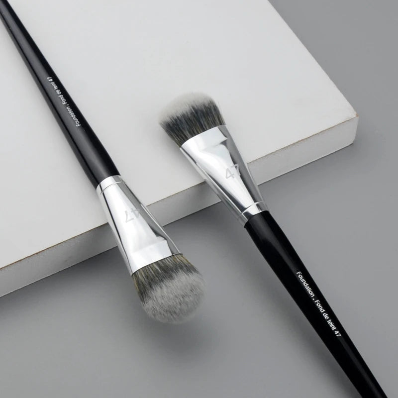 LOYBJ Foundation Brush 47