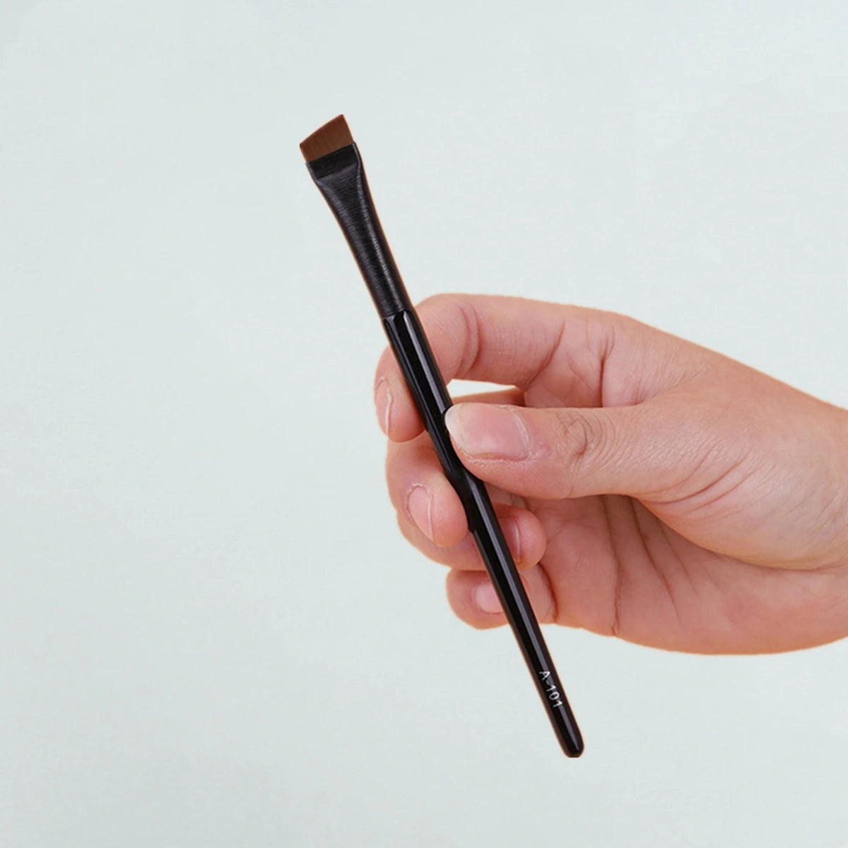 LOYBJ Angled Eyebrow & Fine Eyeliner Brush