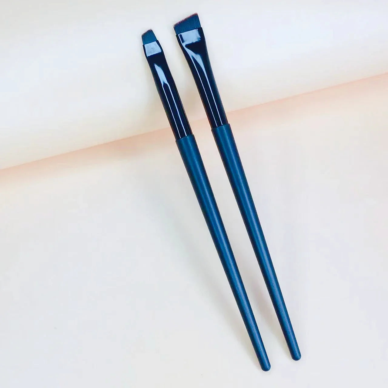 LOYBJ Super Fine Angled Eyebrow & Eyeliner Brush