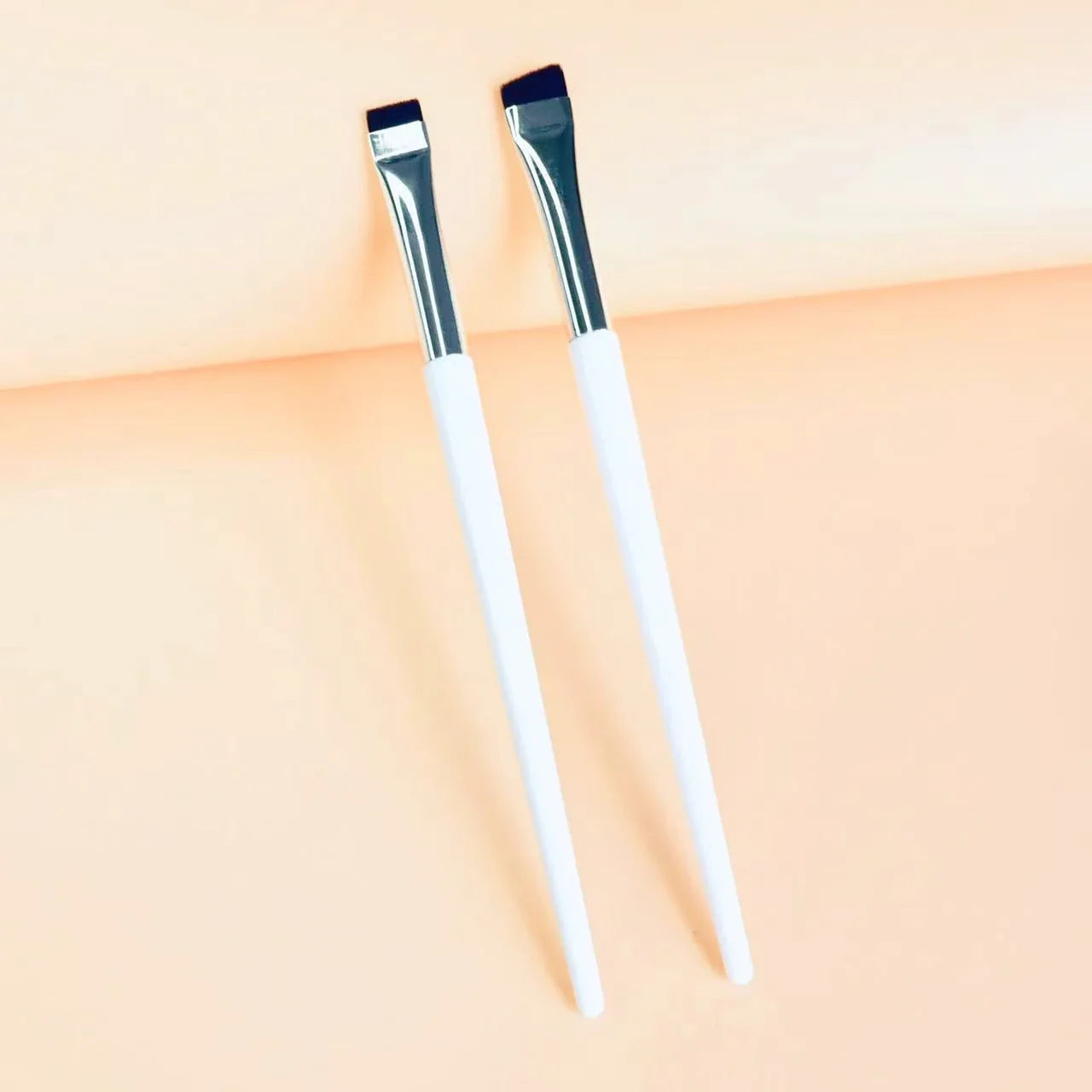LOYBJ Super Fine Angled Eyebrow & Eyeliner Brush