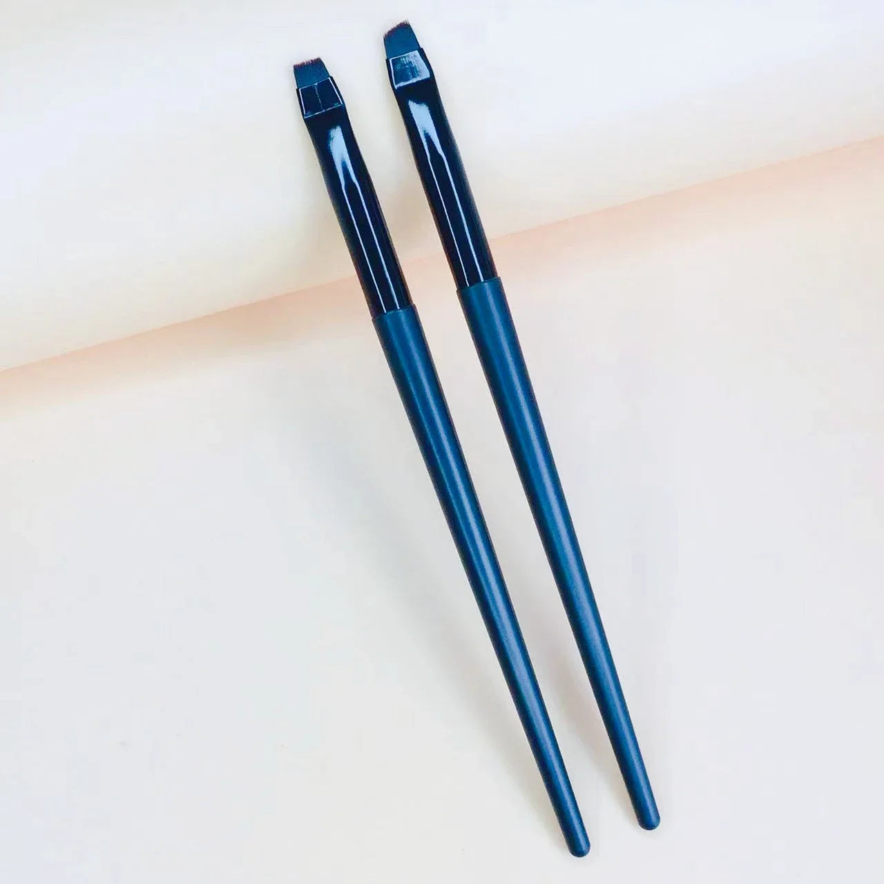 LOYBJ Super Fine Angled Eyebrow & Eyeliner Brush