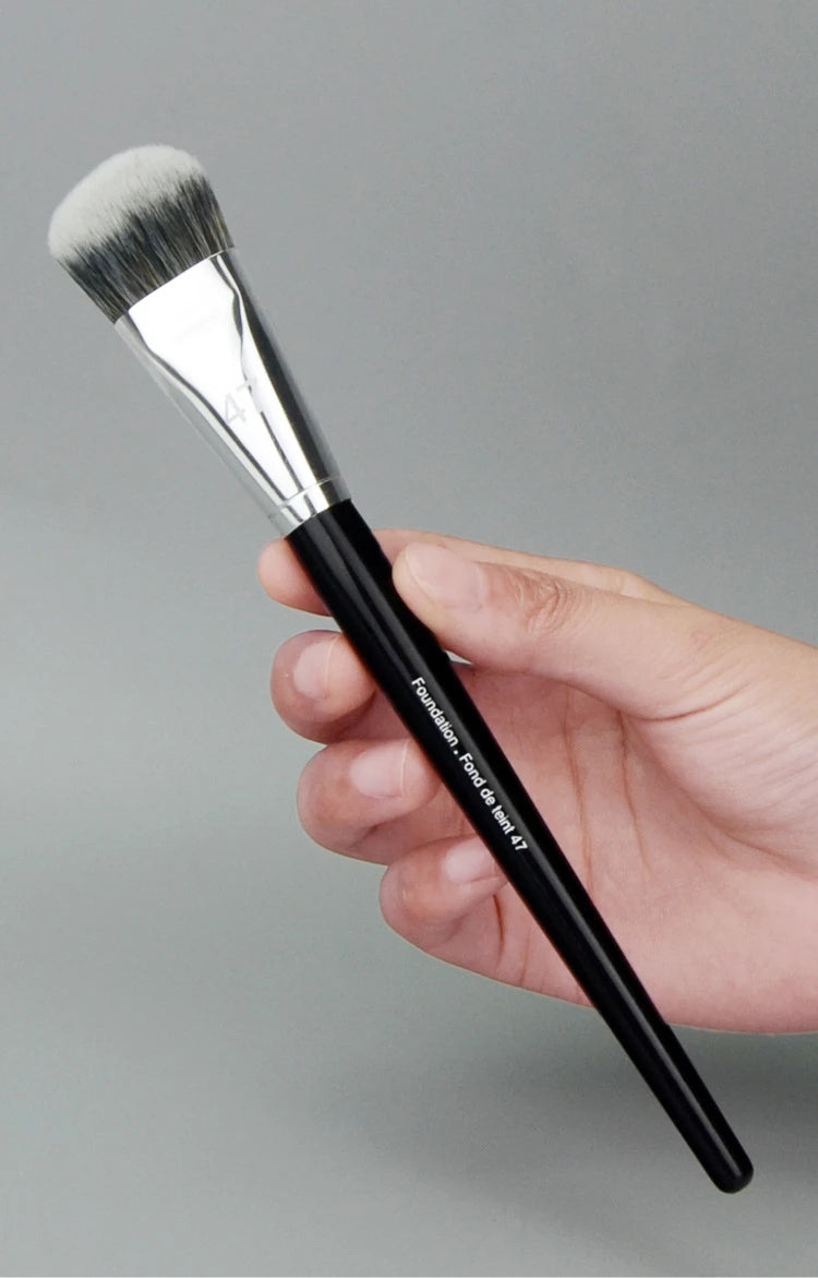 LOYBJ Foundation Brush 47